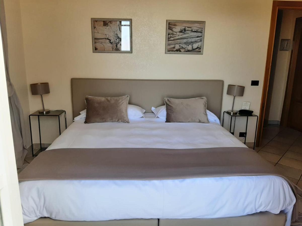 Relais Juliette Hotel La Morra Eksteriør billede